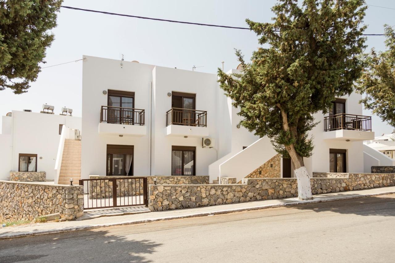 The Corner House At Gennadi Court Villa Exterior photo