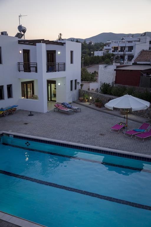 The Corner House At Gennadi Court Villa Exterior photo